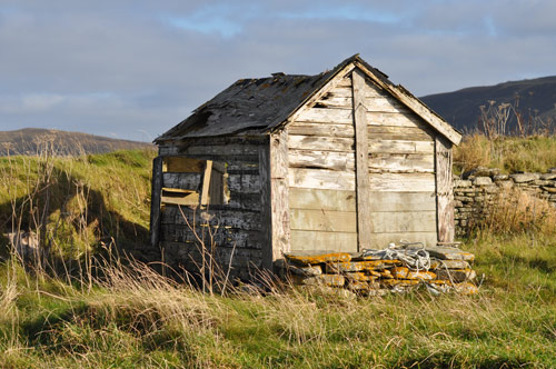 A shed at Saviskaill Beach